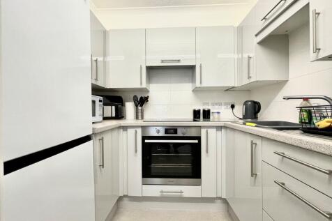 Park View Court, Queens Park BH8 photo 3