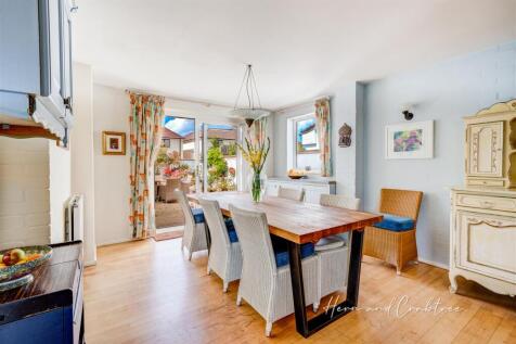 Wellfield Court, Marshfield, HernCrabtree (29).jpg