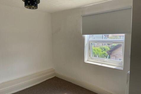 Flat 4 27 Brookend Street photo 3
