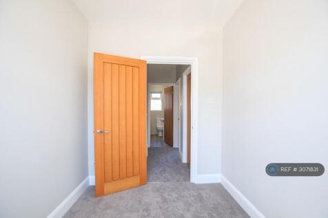 3-bed terraced on Beechwood Avenue, London, CR7, £2,500/mo