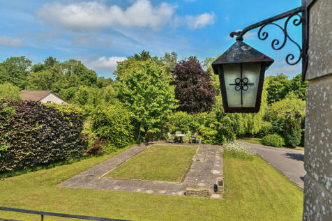 1306589-9-684c59d...