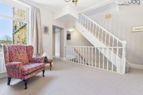 Spacious landing area