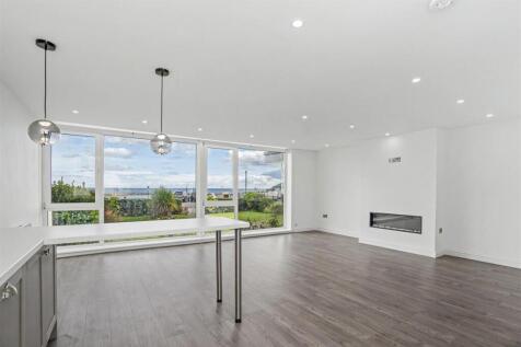 Living Room / Kitchen