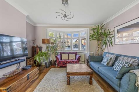 60 Bassett Gardens, Isleworth TW7 4QY-5.jpg