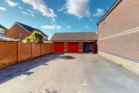 Garage - Middle