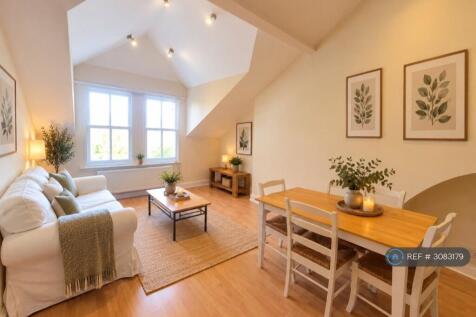 2-bed terraced on Fontenoy Road, London, SW12, £2,800/mo