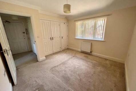 Coronation Avenue, Upton photo 4