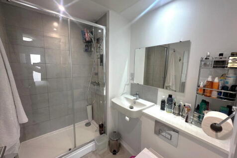 54 The Avenue, Corby, NN17 5gr photo 4
