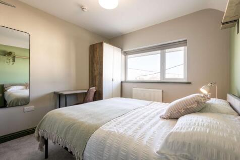 Studio house on Crabtree Road, £875/mo