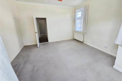 Havant Road, Farlington, Portsmouth, Hampshire, PO6 photo 4