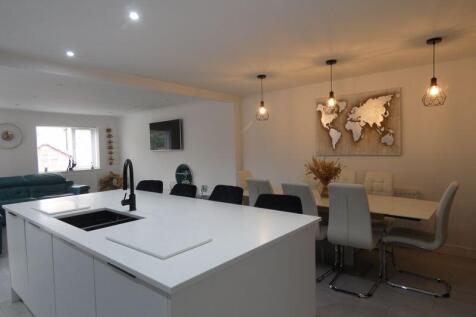 OPEN PLAN KITCHEN/DINER/LOUNGE