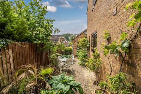 27 Spring Lane, Flore