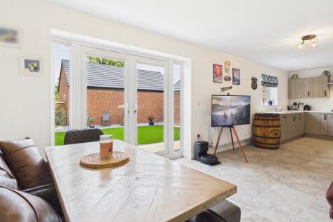 Kitchen Diner / Family Room
