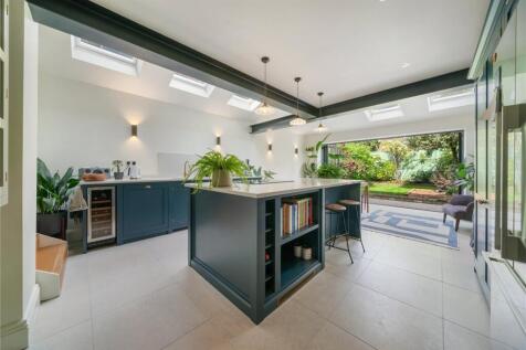 London, N4 - property photo