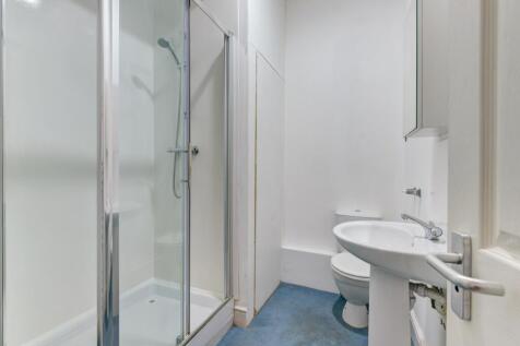 18 Egremont Place Bathroom 1