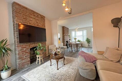 Lorrimore Avenue 42 - Lounge Front.jpg