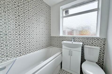 Surrey Avenue, High Crompton photo 5
