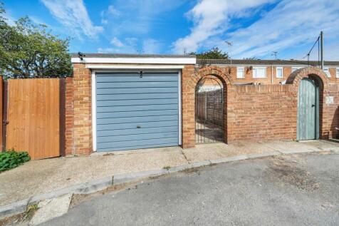 2 Hutchings - Garage
