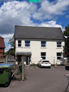 Horsham, RH12 - property photo