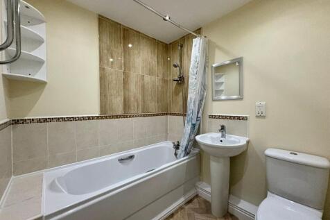 Greenbank Road, Sale, M33 photo 4