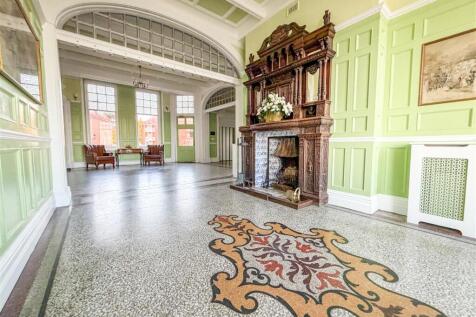 COMMUNAL ENTRANCE HALLWAYS