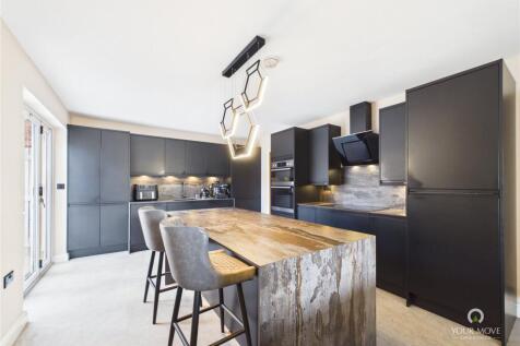 Kitchen/Dining Pic 1