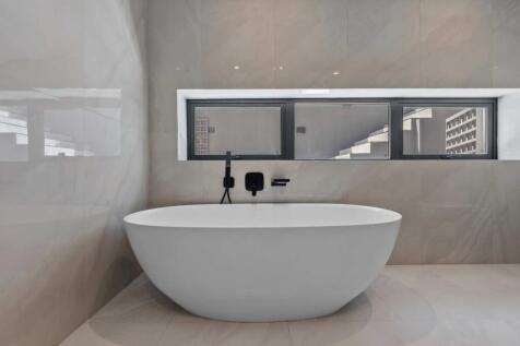 Bathroom Ensuite of 4th Bedroom(Downstairs Flatlet)