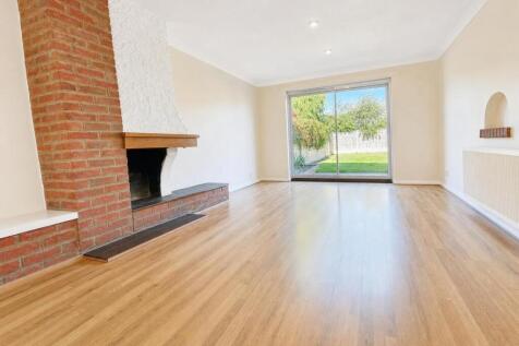 Hatch Road, Brentwood  photo 3