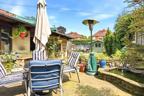Garden with patio