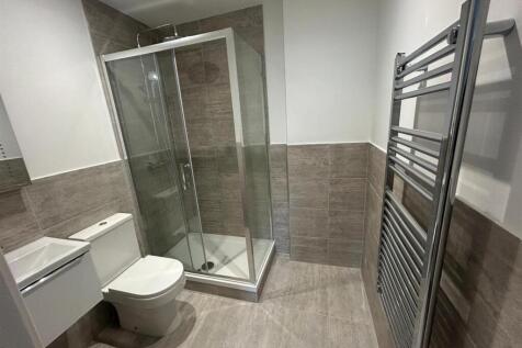2nd Bathroom.jpeg