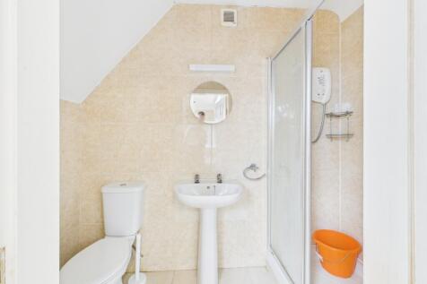 22. CAM04922G0-PR0010-STILL028