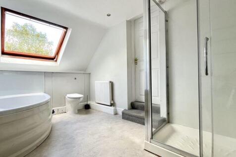 En-Suite to Bedroom 1