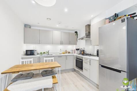 EweMove Estate Agents Basingstoke - Coliseum Court