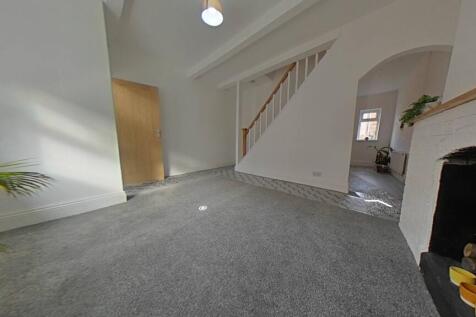 2-bed house on Glebe Street, Leigh, WN7 1RJ, £875/mo