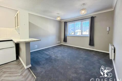 Vicarage Square, Grays, RM17 photo 4