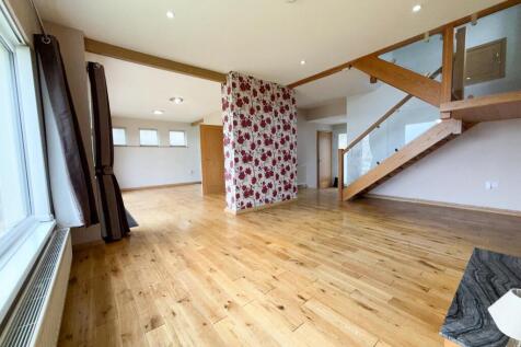 4/5 Bedroom House - Grove Court photo 4