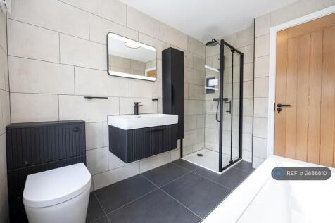 Beresford Crescent, Newcastle-Under-Lyme, ST5 photo 4