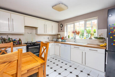 Kitchen/Breakfast...
