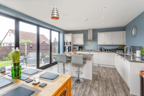 kitchen/dining room a