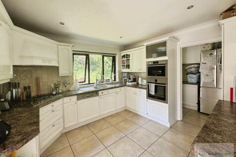 Castle Mews Kitch...