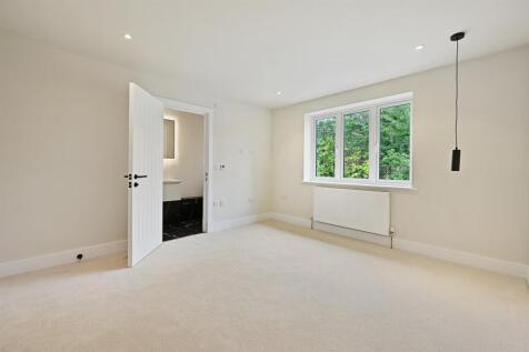 Master Bedroom (2).jpg