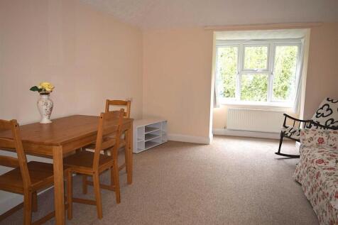 SITTING / DINING ROOM