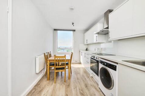 2-bed flat on Bramlands Close, Battersea, London, SW11, £2,250/mo