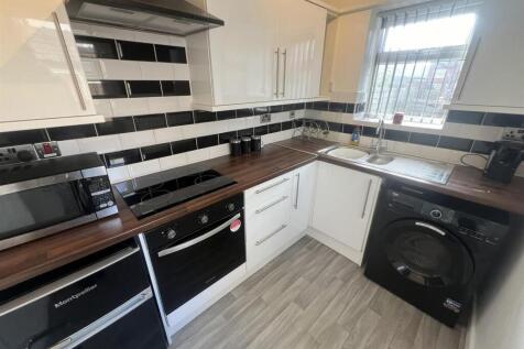 Buxton Road, Great Moor, Stockport photo 4