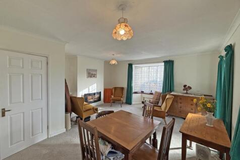 Old Woodlands Road 6 - Lounge Dining Room.jpg