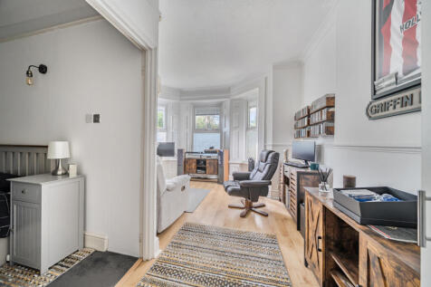 1377064-9-690e1b5...