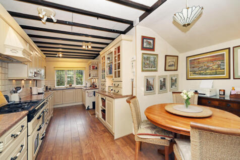 kitchen &amp; breakfast area.JPG