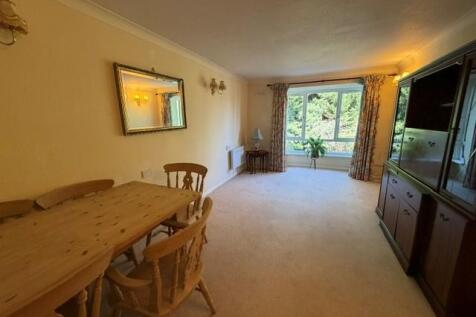 Ullswater Court, Glebelands Avenue, London photo 4