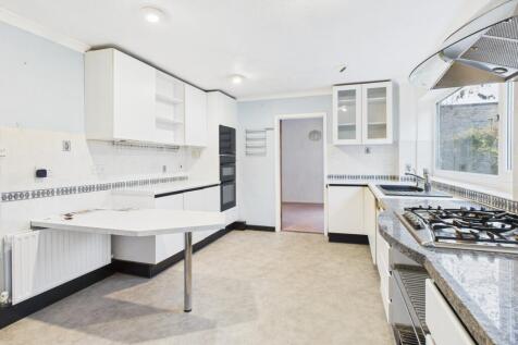 CAM02519G0-PR0374-STILL016