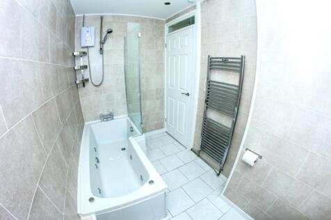 A modern and clean bathroom featuring a relaxin...